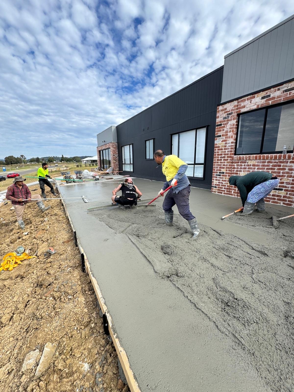 Concrete Road - Brisbane - concrete driveways project in Brisbane (photo 4 of 4)