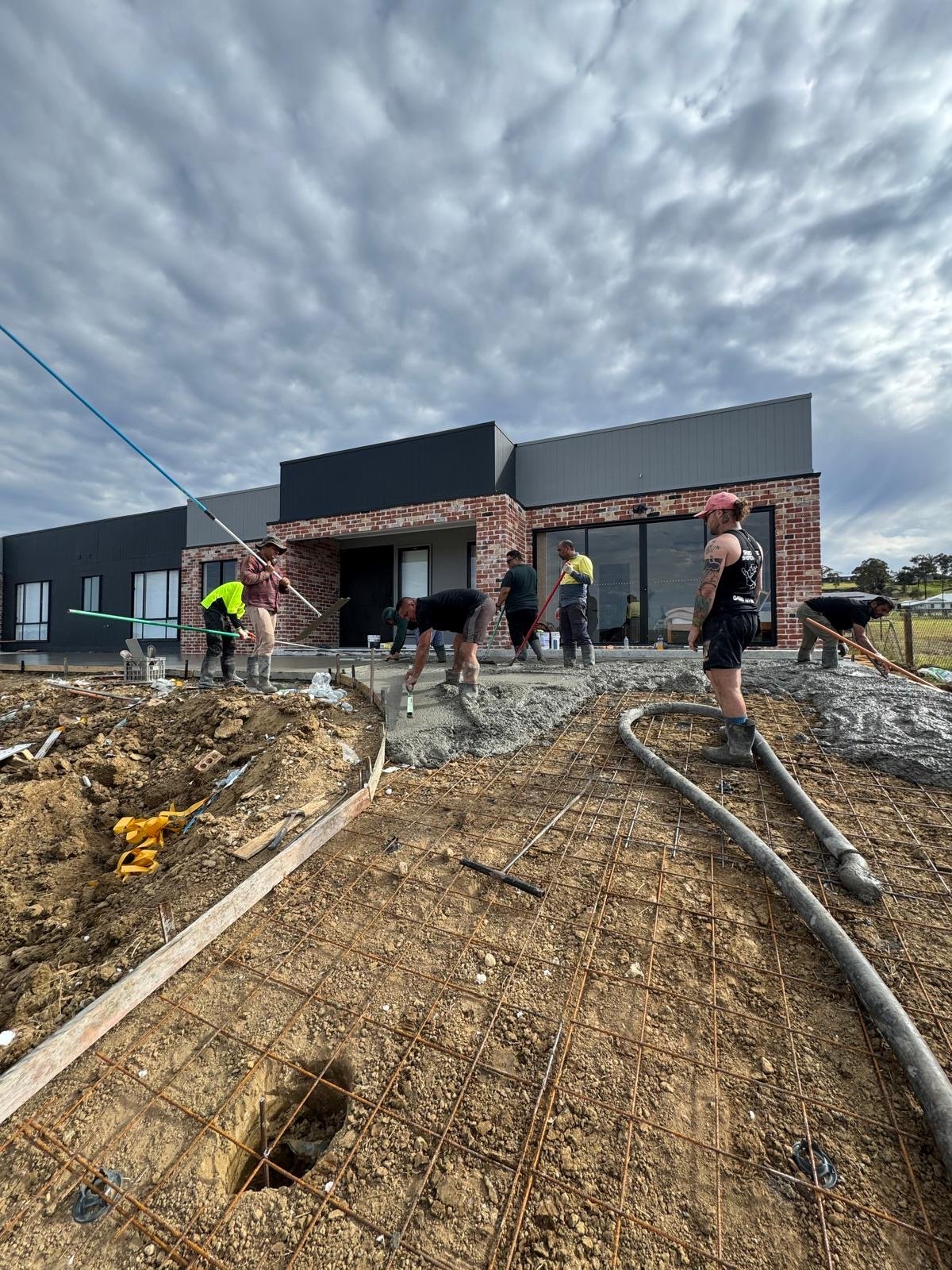 Concrete Road - Brisbane - concrete driveways project in Brisbane (photo 2 of 4)