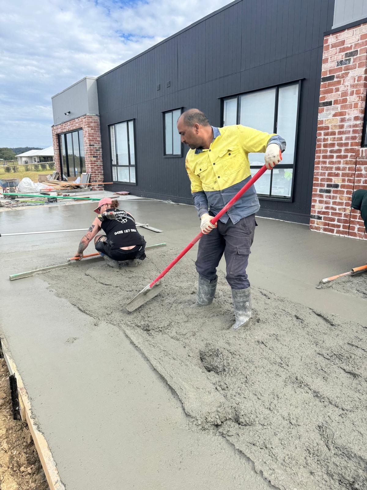 Concrete Road - Brisbane - concrete driveways project in Brisbane (photo 1 of 4)