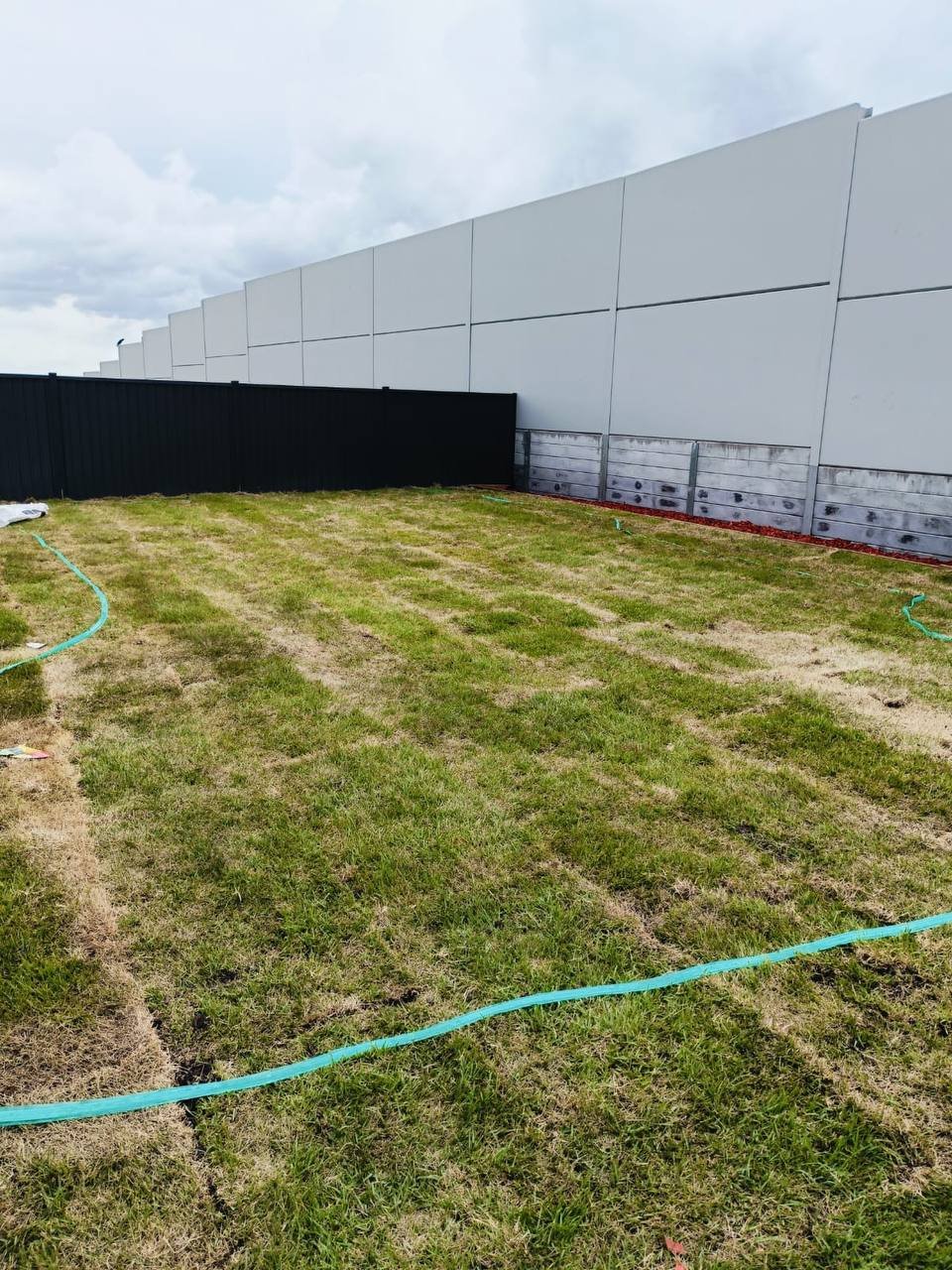 Garden Mulch Installation - landscaping project in Brisbane (photo 3 of 5)