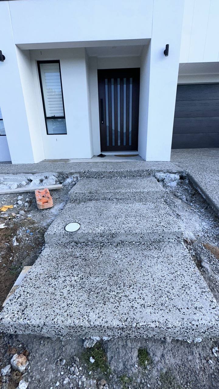 Exposed Aggregate Entry Steps - exposed aggregate project in Brisbane (photo 2 of 6)