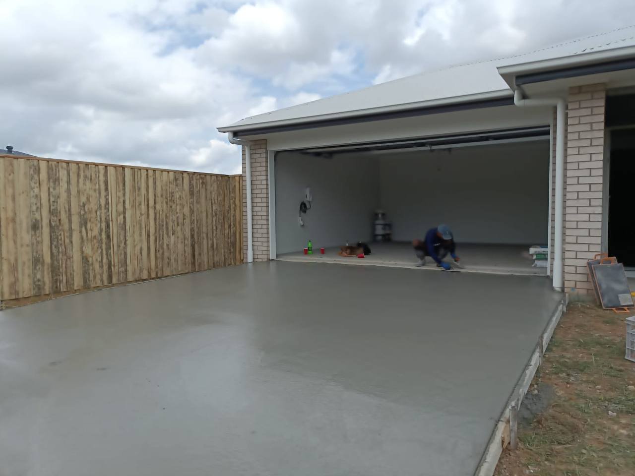 Concrete Driveway Finishing - concrete driveways project in Brisbane (photo 2 of 4)